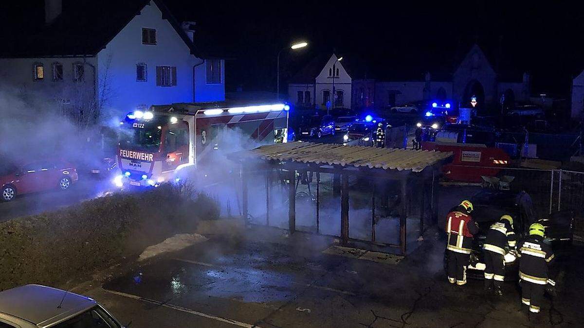 Ein Übergreifen der Flammen auf Gebäude konnte verhindert werden