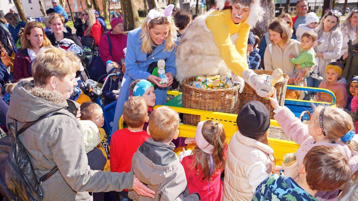 Oberkärnten: Der Osterhase verteilte in Spittal Geschenke