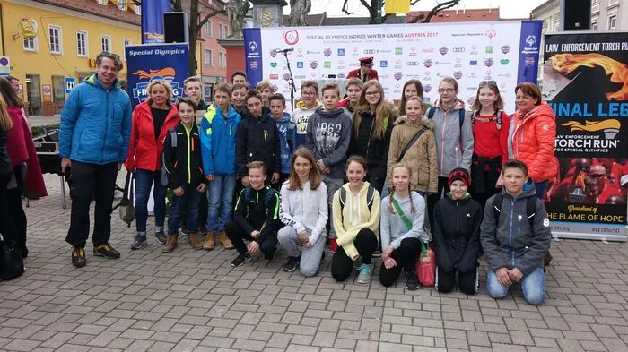 Rund 200 Schüler aus den Bezirken Murtal und Murau waren gekommen, um die Läufer anzufeuern.