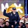 LAS VEGAS - Max Verstappen Red Bull Racing celebrates winning his fourth world title with his team after the Las Vegas Grand Prix. ANP SEM VAN DER WAL xVIxANPxSportx/xxANPxIVx 514152699 originalFilename: 514152699.jpg