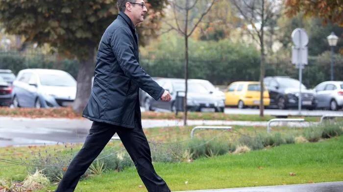 "Es werden keine leichten Gespräche": FPÖ-Chef Heinz-Christian Strache am Weg zu ÖVP-Chef Sebastian Kurz.