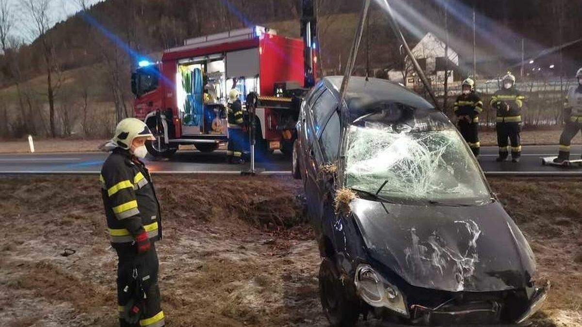 Der Lenker wurde unbestimmten Grades verletzt