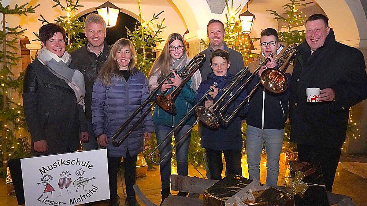 Petra Glanzer, Rudi Truskaller, Evelin Koller, Ramona Gfrerer, Markus Schiffer, Martin Weber, Joel Gößnitzer, Bürgermeister Josef Jury