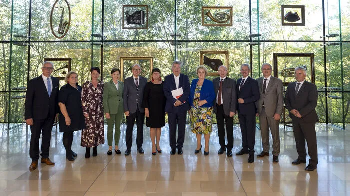 Die Teilnehmerinnen und Teilnehmer der Landtagspräsidentenkonferenz auf Schloss Gabelhofen