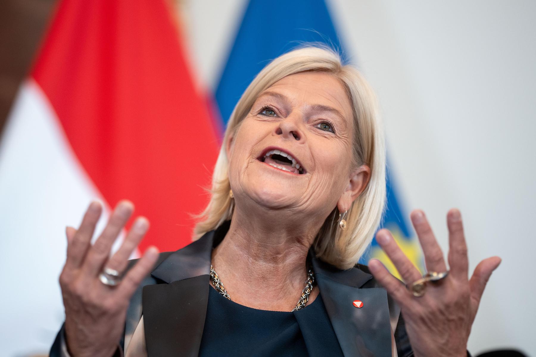 WKStA ni zaznala suma korupcije pri nabavi letal Leonardo M-346FA