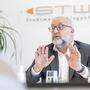 Stadtwerke-Vorstand Erwin Smole ist mit der Kritik des Verbraucherschutzvereins konfrontiert