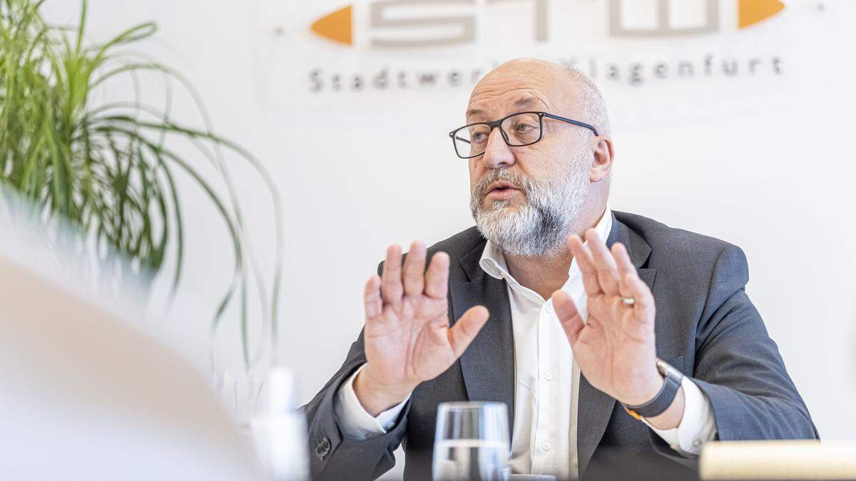 Stadtwerke-Vorstand Erwin Smole ist mit der Kritik des Verbraucherschutzvereins konfrontiert