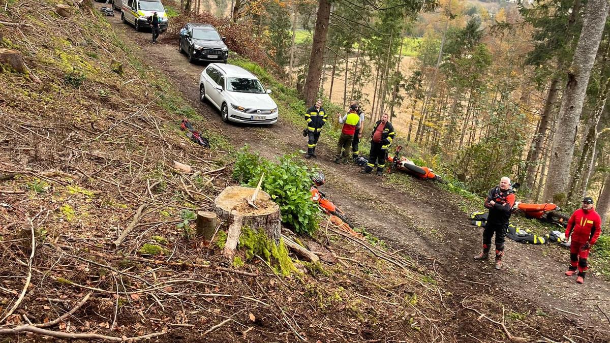 Das Team der Bergrettung Klagenfurt barg den Mann aus dem steilen Gelände