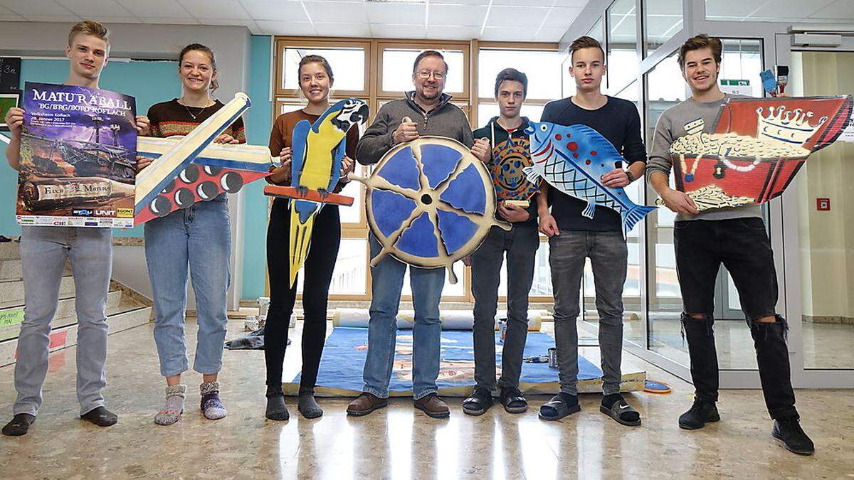 Im Gymnasium Köflach werden die letzten Vorbereitungen für den Maturaball getroffen