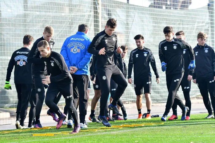 Da wird neben Taktik und Training mit dem Ball auch großer Wert auf Koordination gelegt um die Spritzigkeit der Spieler zu wahren.