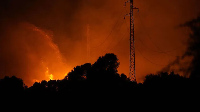In Italien wüten Brände auf Sardinien: In der Provinz Oristano im Westen der Insel wurden 20.000 Hektar Land zerstört, Tiere getötet und Häuser sowie Landwirtschaften beschädigt.