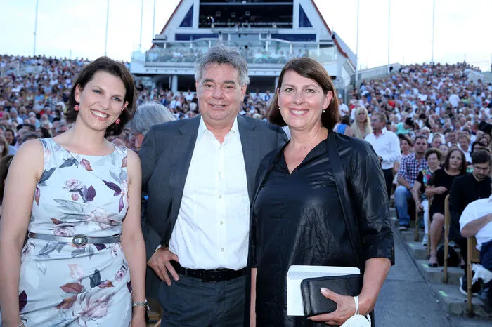 Ministeriumsparade: Karoline Edtstadler und Vizekanzler Werner Kogler und Partnerin Sabine Jungwirth