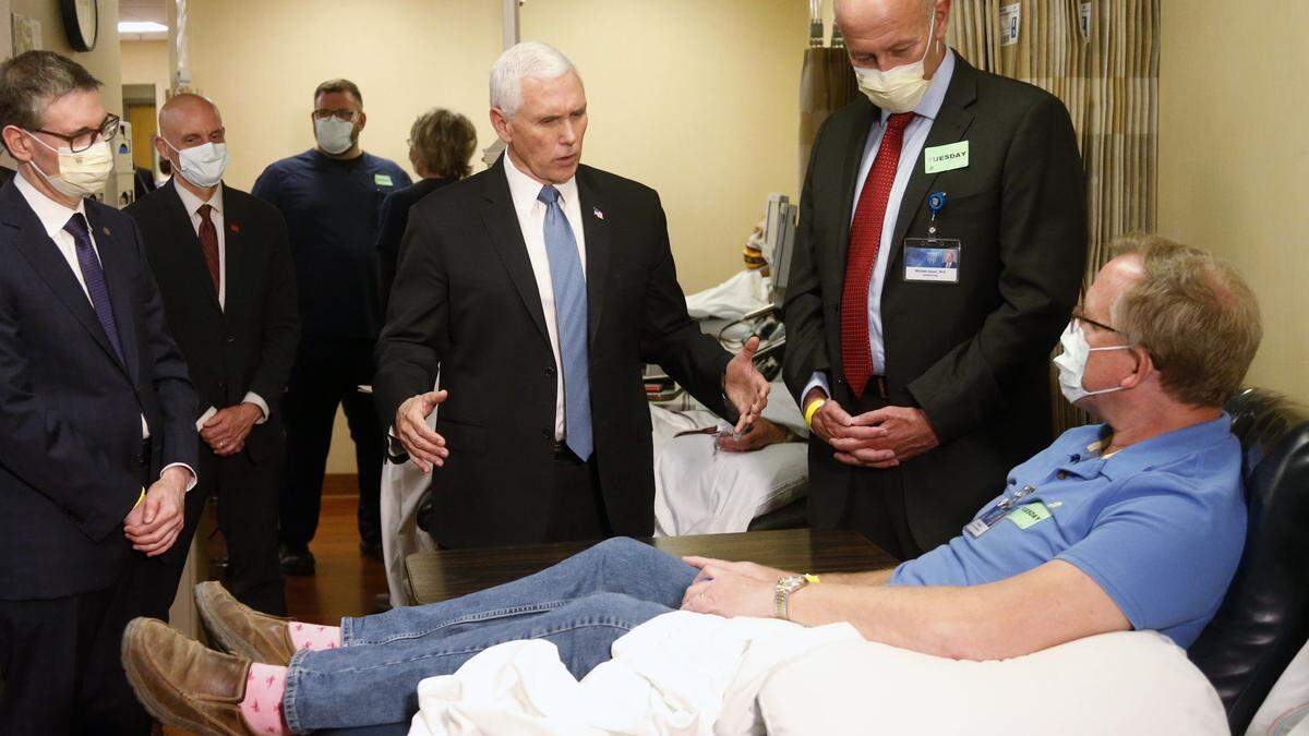 Mike Pence am Krankenbett in der Mayo Clinic