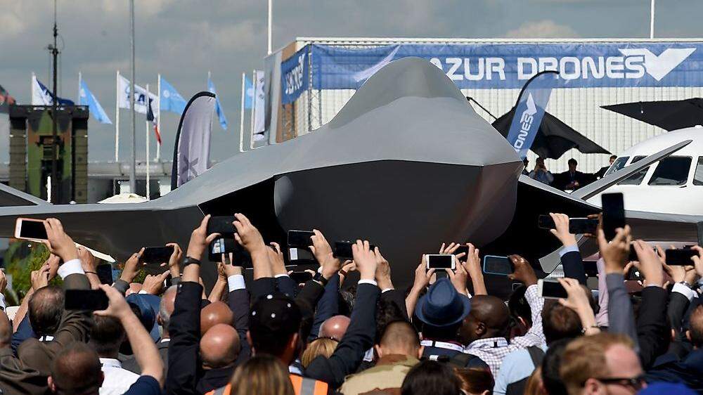 In Le Bourget wurde ein erstes Modell des gemeinsamen Kampfjets von Airbus und Dassault Aviation enthüllt