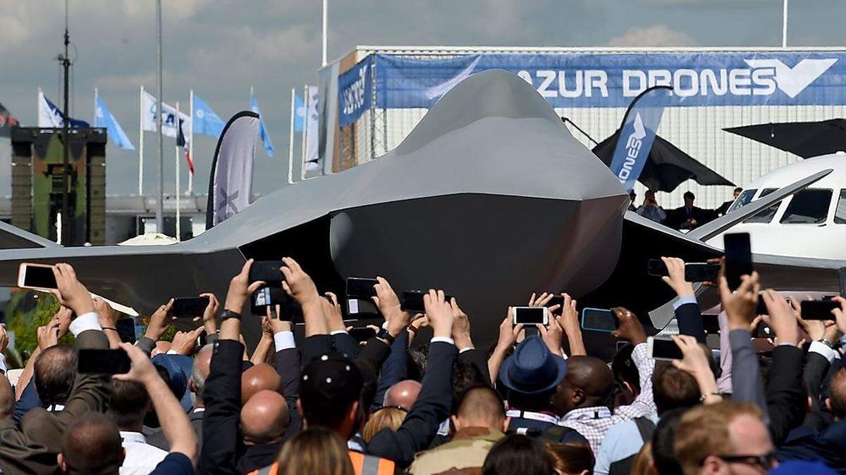 In Le Bourget wurde ein erstes Modell des gemeinsamen Kampfjets von Airbus und Dassault Aviation enthüllt