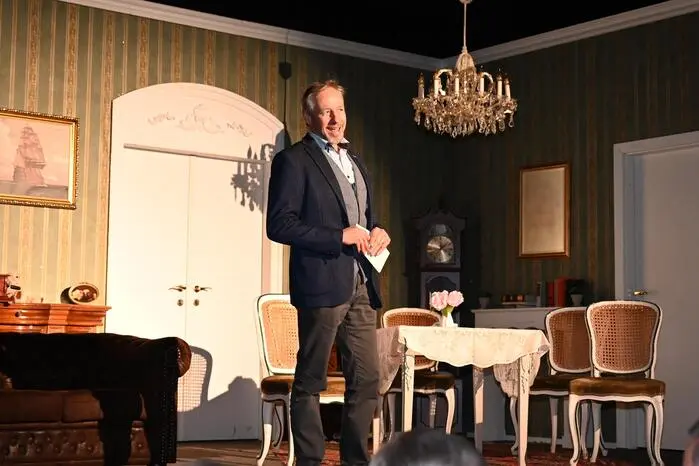 Organisiert wurde die Aufführung von Andrea Hirschl, die Gesamtleitung lag in den Händen von Helmut Wachernig. Wachernig erzählte zufrieden: „Der Theaterherbst ist mittlerweile gut etabliert und die diesjährige  Aufführung wurde sehr gute und professionelle vorbereitet.