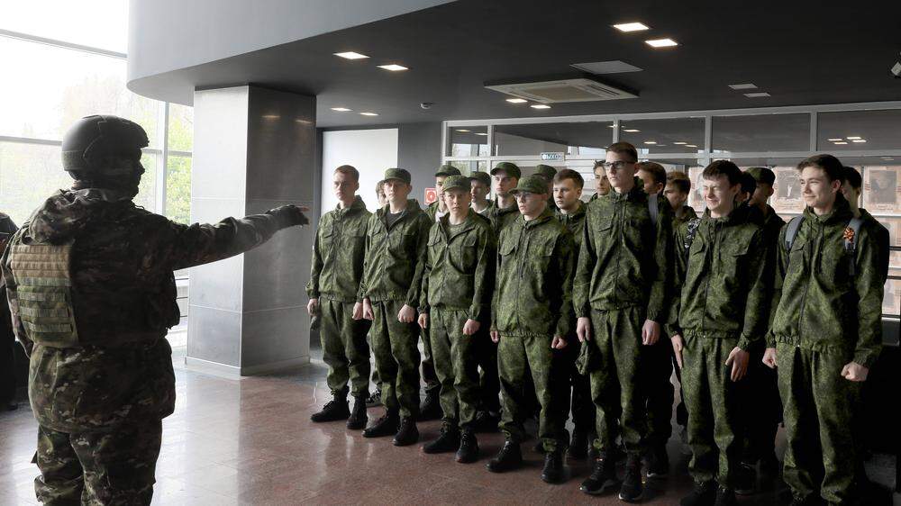 Junge russische Rekruten werden in Belgorod auf den Dienst in der Armee vorbereitet