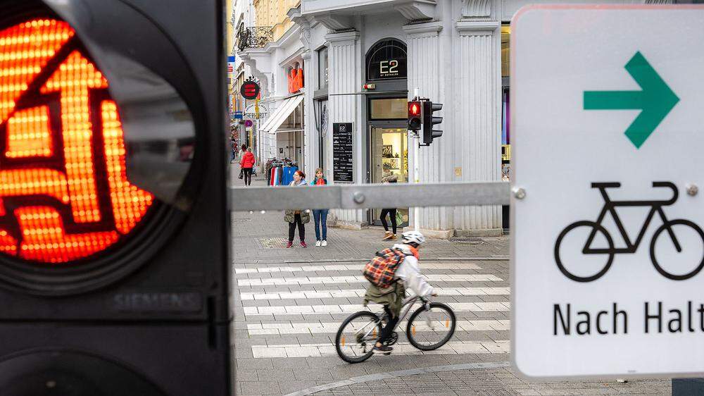 Rechts abbiegen trotz rot? Das dürfen Radfahrer ab 1. Oktober bei ausgewählten Kreuzung mit eigenem Pfeil. In Graz gibt es noch keine