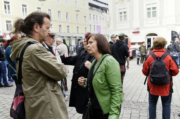 "Wohnen darf nicht arm machen", war das Motto dieser Kundgebung, zu dem mehrere Redner aus Sicht der KPÖ Stellung bezogen