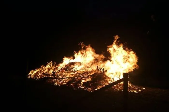 Ein Bild vom Osterfeuer für die Gäste des Hotels Thaller in Anger hat uns Katharina Thaller zugeschickt.