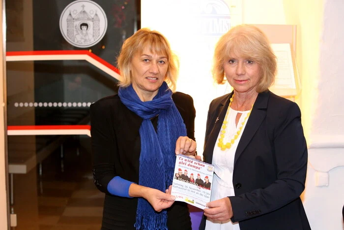Sichtlich erfreut über das enorme Besucherinteresse zeigten sich Soroptimist-Club-Präsidentin Elisabeth Binter und Vizepräsidentin Helga Woschank (am Foto von rechts nach links).