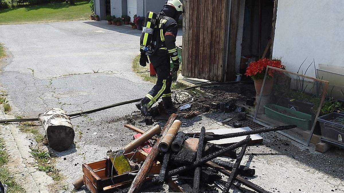 Den Feuerwehrleuten blieben noch Nachlöscharbeiten