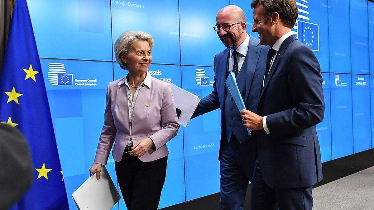 EU-Gipfel beschließt Kandidatenstatus für Ukraine und Moldau: Von der Leyen, Michel, Macron