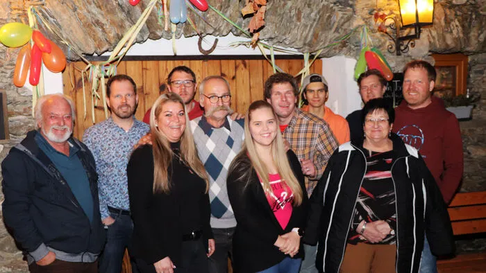 Die anwesenden Steindorfer Narren die an diesem Abend mit dabei waren und auch bei diversen DU-DU Sketchen/Stücken in den letzten Jahren mitgespielt haben.