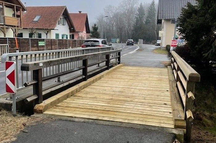 ... die Arbeiten sind bereits erledigt. So sieht die Brücke in Diepersdorf nun aus.