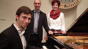 Pianist Attila Salbrechter, Christian Brugger und Petra Glanzer (von links) 