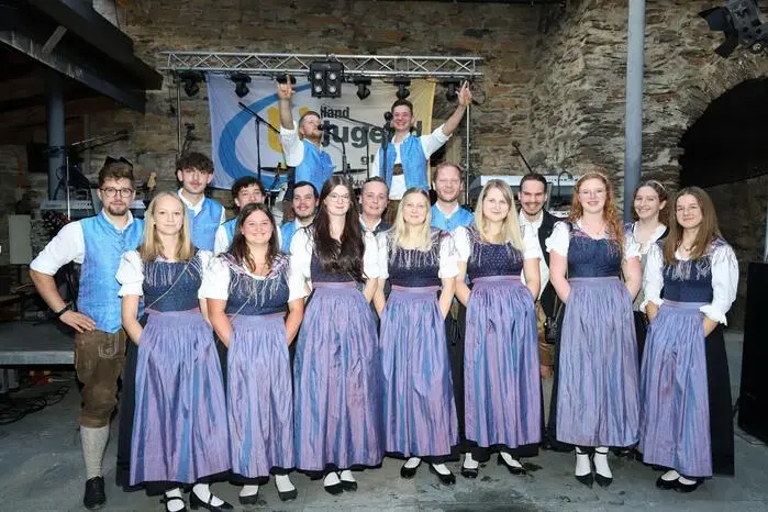 Eröffnet wurde das Fest durch einen Auftanz der Landjugend Eberstein unter Leitung von Markus Leitner und Pia Pliemitscher.