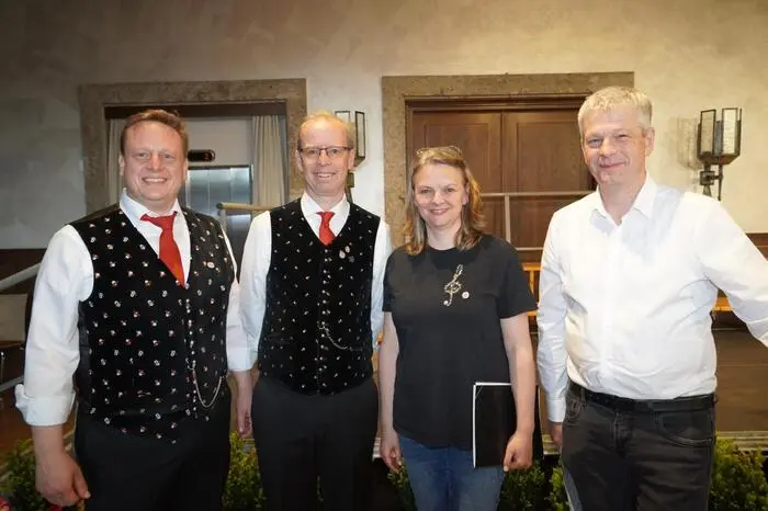 Obmann Andreas Gruntnig, Chorleiter Robert Lücking, Chorleiterin Michaela Hanser und Josef  Hillebold, Direktor der MMS Seeboden