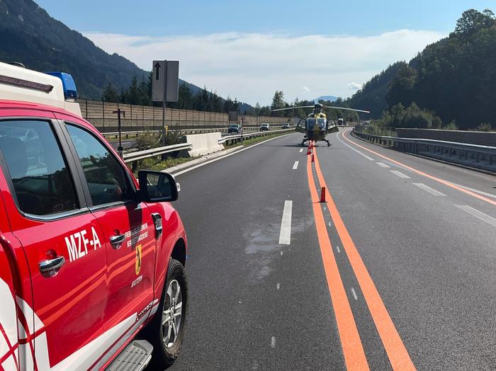 Der Verletzte wurde mit dem Rettungshubschrauber in die Universitätsklinik nach Graz gebracht