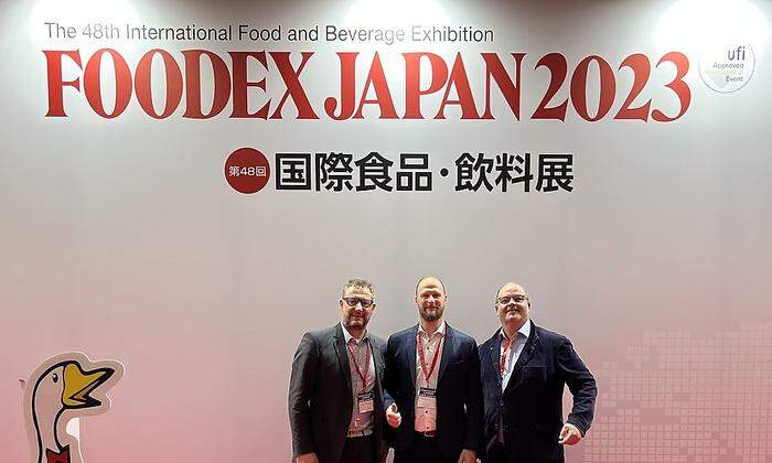 Alexander Egger mit Kollegen auf Asiens größter Lebensmittelmesse, der Foodes in Tokio: "Die Japaner sind begeistert"