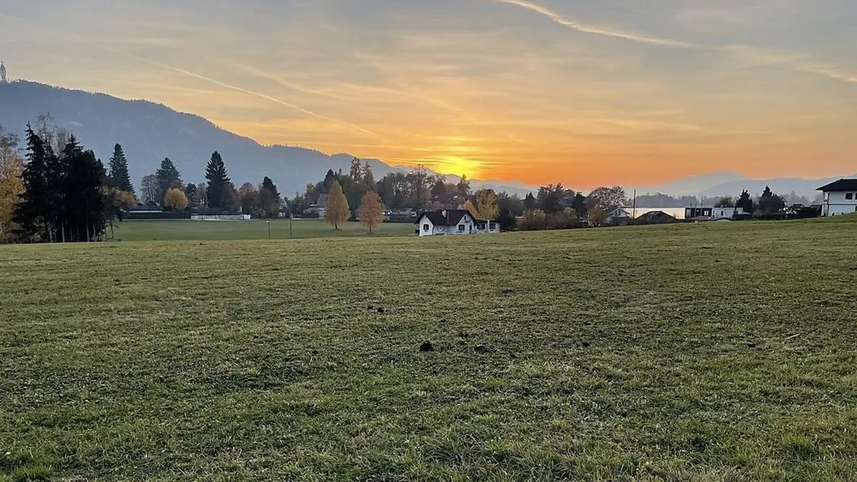 Die zwei Grundstücke befinden sich in unmittelbarer Seenähe
