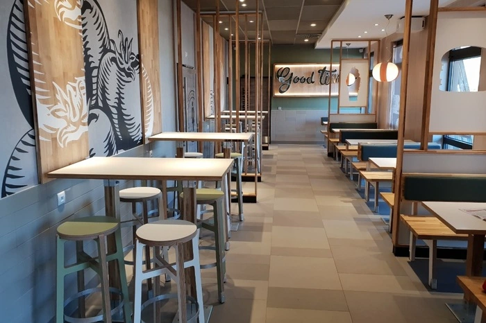 Es ist Österreichs erster "Mäki" im neuen Holzdesign.