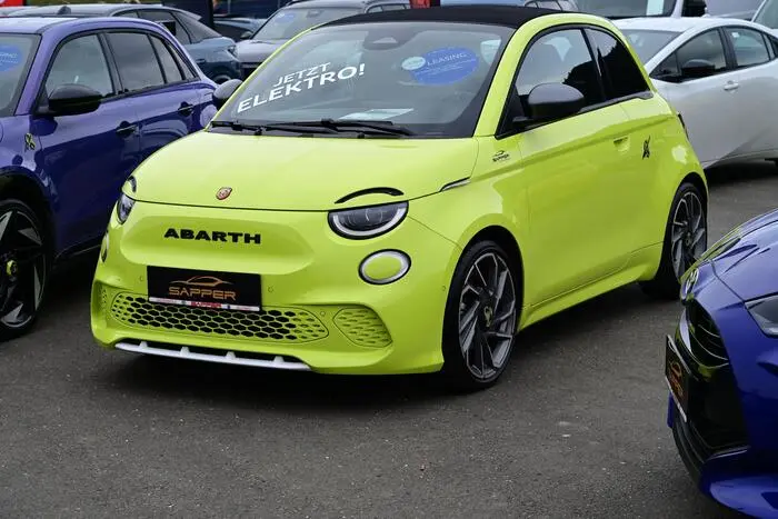 Bei der großen Autoschau konnte man die neue Generation von Elektro- Hybrid- und Kraftstofftypen in Augenschein nehmen.