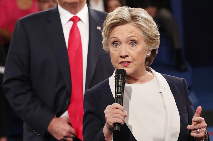 "Alles was er gerade gesagt hat, ist schlicht falsch." Clinton über Trump