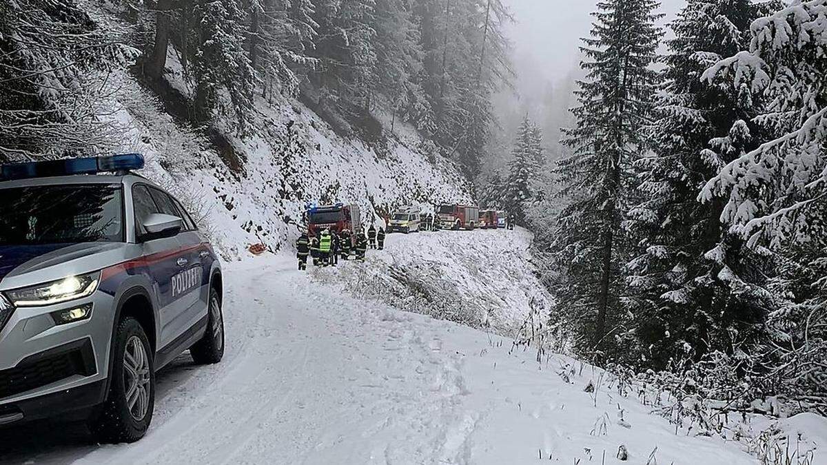 Das Auto der Pensionistin geriet auf der schneeglatten Fahrbahn ins Rutschen