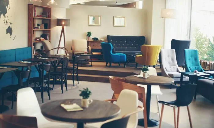 Neben den neuesten Trends erwarten Sie in Prag auch freundliche Atmosphäre, Designereinrichtung und leistbare Preise.