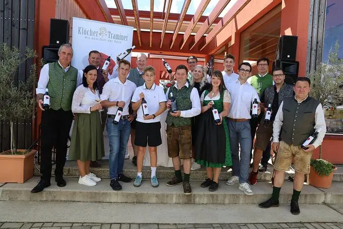 Die 13 Klöcher Traminer Winzer schenkten rund 70 verschiedene Traminerweine aus