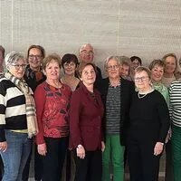 Bei dem Treffen der Absolventinnen und des Absolventen kam geballte Expertise im Pflegebereich zusammen