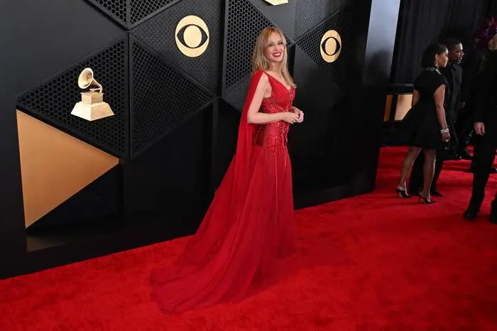  Kylie Minogue begeisterte in Rot