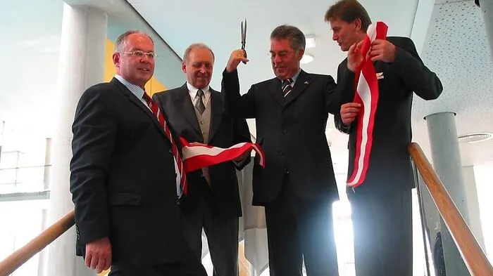 Der damalige Bundespräsident Heinz Fischer eröffnete die Therme Nova in Köflach im Jahr 2004.