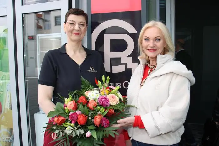 Von Frau zu Frau wünschte auch Riki Vogl („Frau in der Wirtschaft“) alles Gute.