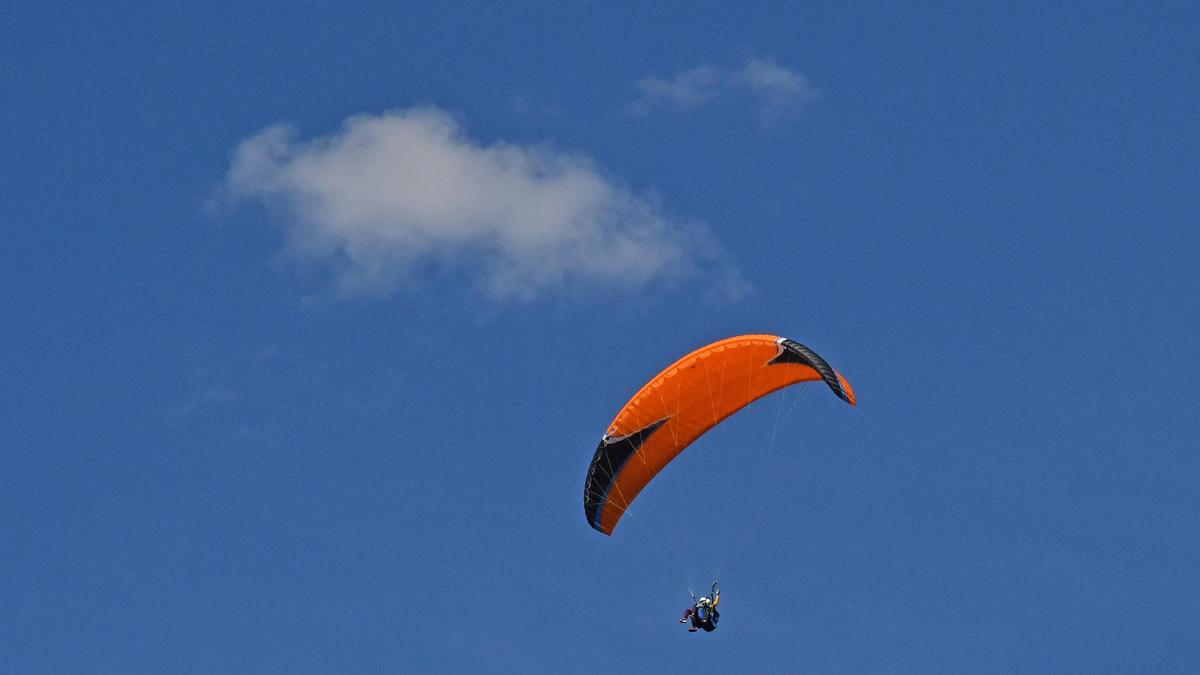 Der Paragleiter stürzte 60 Meter tief in felsiges Gelände (Archivfoto)