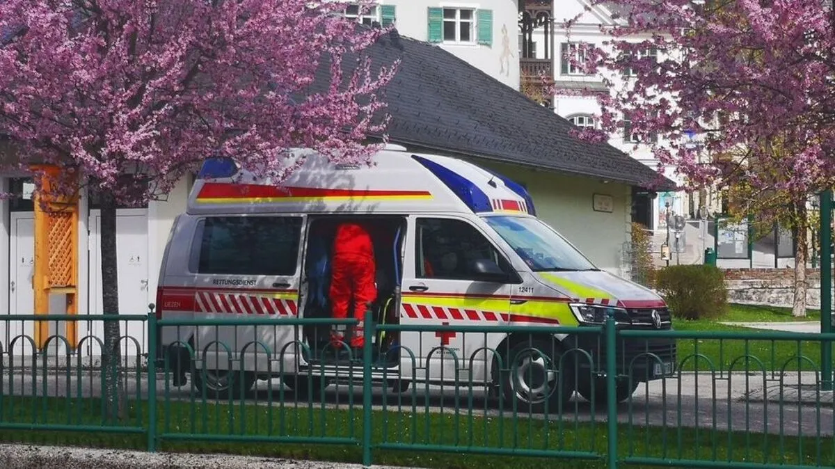 Das Rote Kreuz sorgte für die medizinische Versorgung und den Transport ins LKH