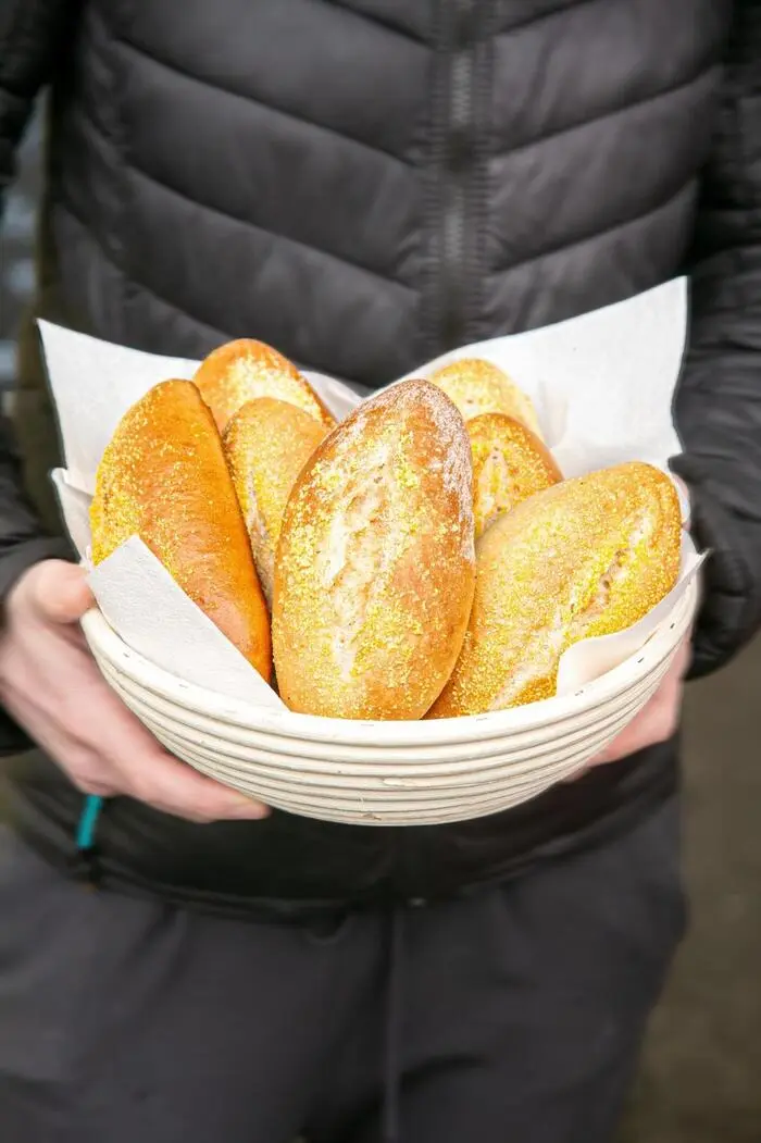 Das „Beweg-dich-Weckerl“ von der Kulmland-Bäckerei soll ebenfalls Spenden für die Krebshilfe einbringen