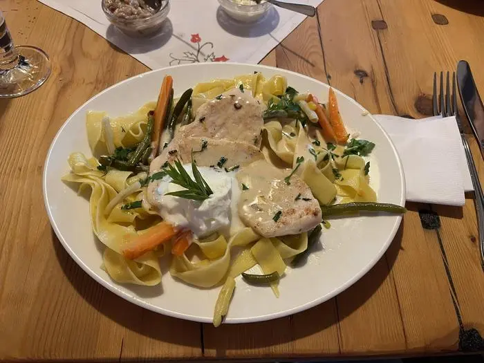 Zarte Hendlbrust mit Estragon-Rahmsauce