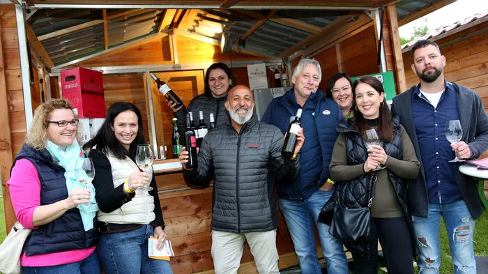 In Moosburg wird die ganze Vielfalt der österreichischen Weinkultur präsentiert. Bis Montag sind rund 40 Winzer auf der "Weinwiesn" vertreten.